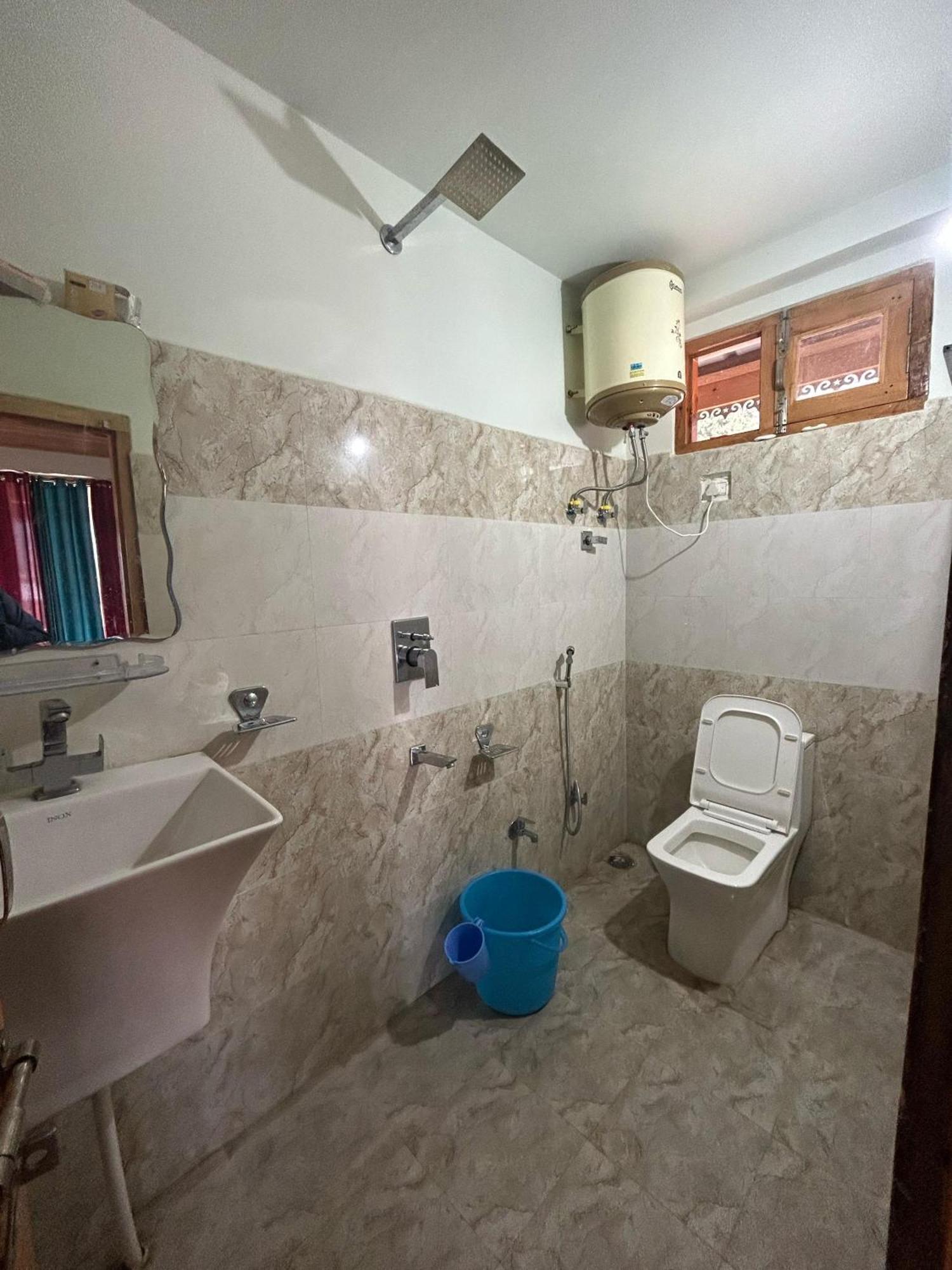 New Brahma Cafe Guest House Kalgha Ngoại thất bức ảnh
