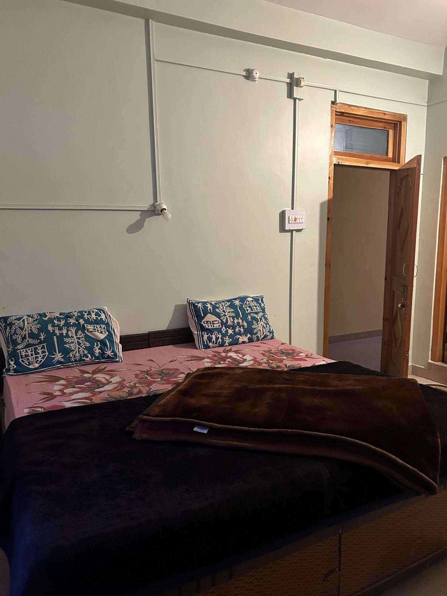 New Brahma Cafe Guest House Kalgha Ngoại thất bức ảnh