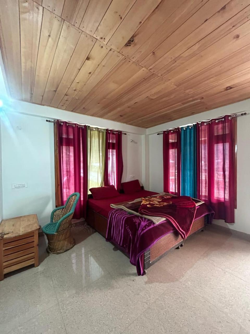 New Brahma Cafe Guest House Kalgha Ngoại thất bức ảnh