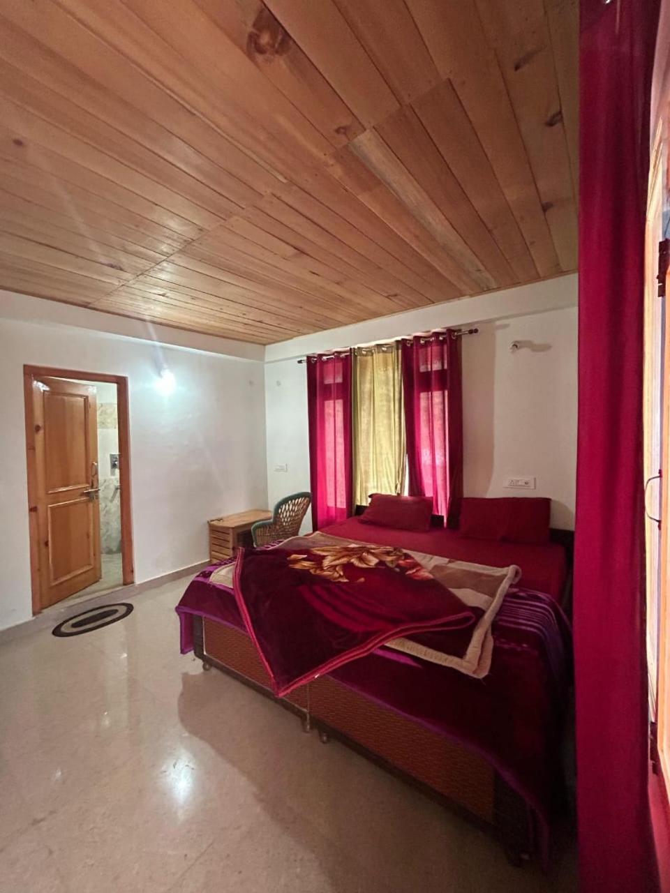 New Brahma Cafe Guest House Kalgha Ngoại thất bức ảnh